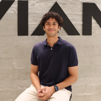 Headshot of Viam intern